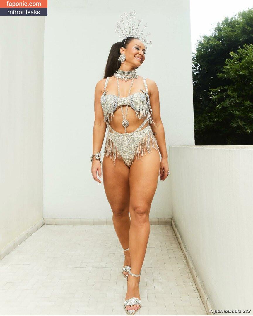Paolla Oliveira nua em flagras e poses sensuais - Foto 242873