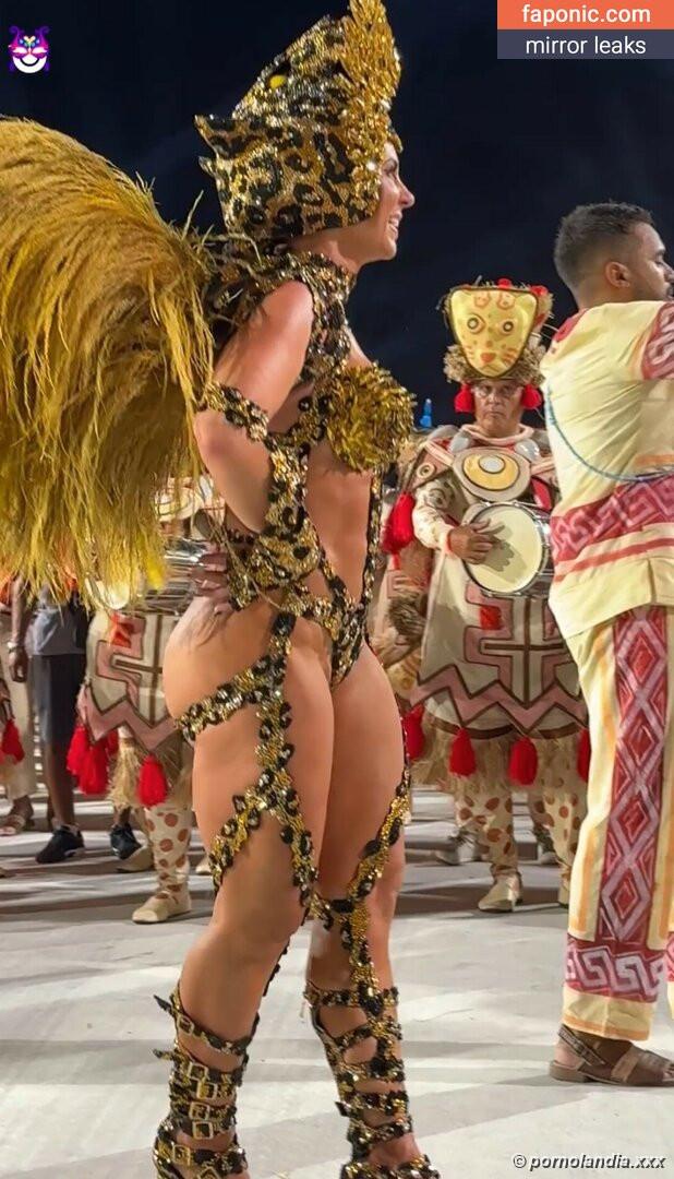 Paolla Oliveira nua em flagras e poses sensuais - Foto 242882